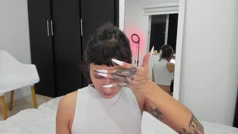 Snapshot of vandalovee chatting on March 10, 11:49 pm Babi Alu online show from March 10, 11:49 pm