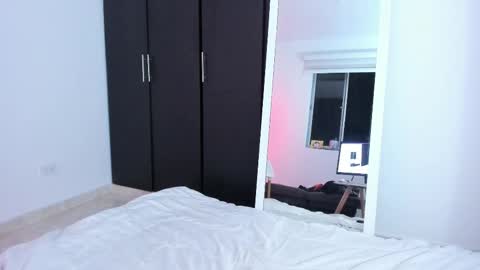 Snapshot of vandalovee chatting on March 11, 5:16 am Babi Alu online show from March 11, 5:16 am