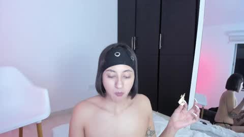 Snapshot of vandalovee chatting on March 11, 8:20 am Babi Alu online show from March 11, 8:20 am