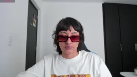 Snapshot of vandalovee chatting on September 18, 7:16 pm Babi Alu online show from September 18, 7:16 pm