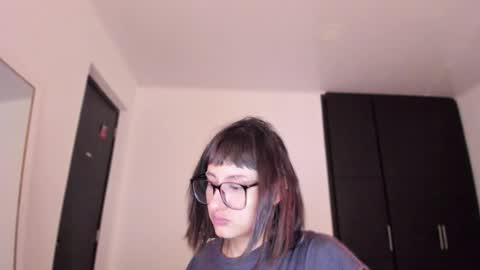 Snapshot of vandalovee chatting on October 6, 11:40 am Babi Alu online show from October 6, 11:40 am