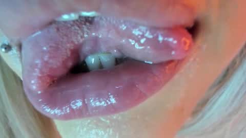 Snapshot of vandalovee chatting on October 8, 9:40 am Babi Alu online show from October 8, 9:40 am