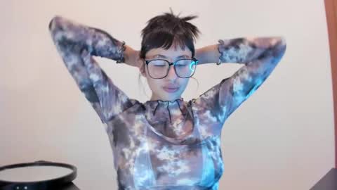 Snapshot of vandalovee chatting on October 16, 1:50 am Babi Alu online show from October 16, 1:50 am