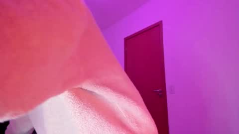 Snapshot of vandalovee chatting on October 19, 5:19 am Babi Alu online show from October 19, 5:19 am