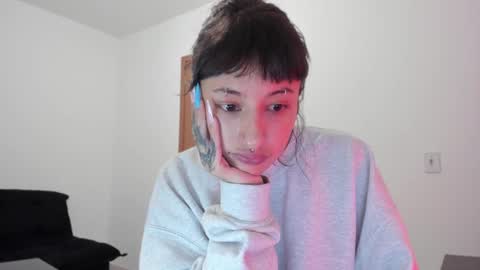 Snapshot of vandalovee chatting on October 23, 9:57 pm Babi Alu online show from October 23, 9:57 pm