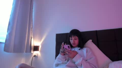 Snapshot of vandalovee chatting on November 3, 8:04 am Babi Alu online show from November 3, 8:04 am