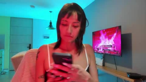 Snapshot of vandalovee chatting on May 6, 11:21 pm Babi Alu online show from May 6, 11:21 pm