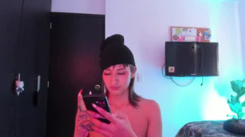 Snapshot of vandalovee chatting on May 17, 8:38 pm Babi Alu online show from May 17, 8:38 pm