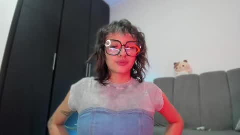 Snapshot of vandalovee chatting on May 27, 1:57 am Babi Alu online show from May 27, 1:57 am