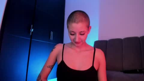 Snapshot of vandalovee chatting on June 3, 2:25 am Babi Alu online show from June 3, 2:25 am
