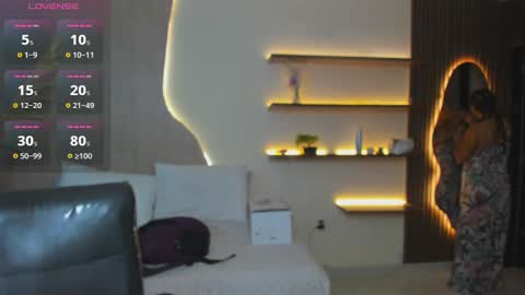 V A N E  online show from November 11, 3:06 am