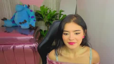 Snapshot of vaneloppe_t chatting on June 2, 8:22 pm Vaneloppe online show from June 2, 8:22 pm