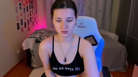 Snapshot of vanessa_brills chatting on February 4, 12:51 am Vanessa online show from February 4, 12:51 am