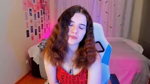 Snapshot of vanessa_brills chatting on February 17, 9:30 pm Vanessa online show from February 17, 9:30 pm