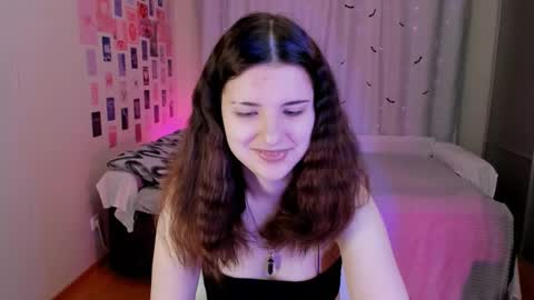 Snapshot of vanessa_brills chatting on February 18, 8:36 pm Vanessa online show from February 18, 8:36 pm