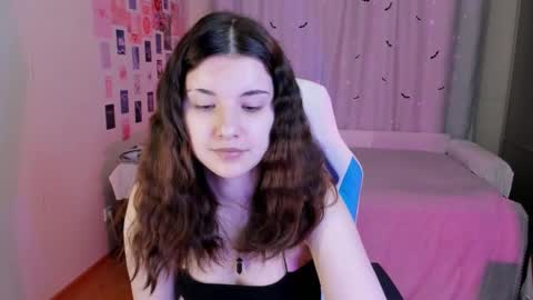 Snapshot of vanessa_brills chatting on February 18, 11:41 pm Vanessa online show from February 18, 11:41 pm