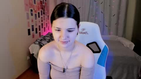 Snapshot of vanessa_brills chatting on February 19, 8:52 pm Vanessa online show from February 19, 8:52 pm