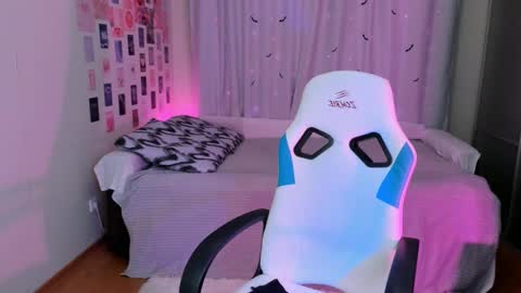 Snapshot of vanessa_brills chatting on February 23, 3:35 am Vanessa online show from February 23, 3:35 am