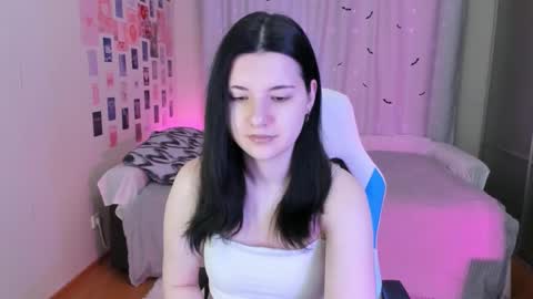 Snapshot of vanessa_brills chatting on February 24, 9:09 pm Vanessa online show from February 24, 9:09 pm