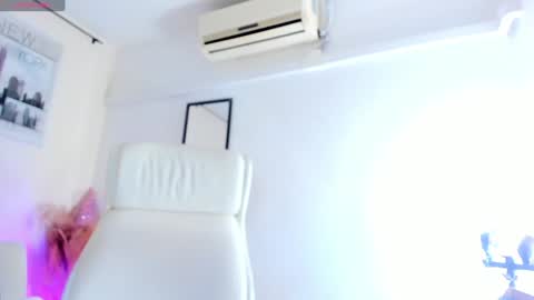 Snapshot of vanessa_gonzaless chatting on February 4, 12:22 pm Vanessa online show from February 4, 12:22 pm