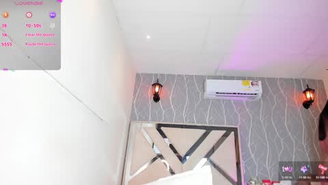 Snapshot of vanessa_guzman1 chatting on January 24, 3:34 pm online show from January 24, 3:34 pm