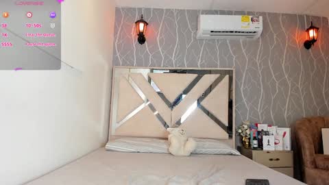 Snapshot of vanessa_guzman1 chatting on January 30, 12:37 pm online show from January 30, 12:37 pm