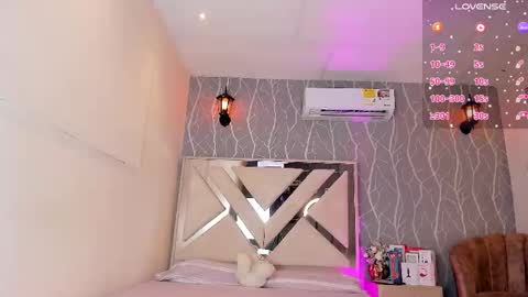 Snapshot of vanessa_guzman1 chatting on March 7, 12:34 pm online show from March 7, 12:34 pm