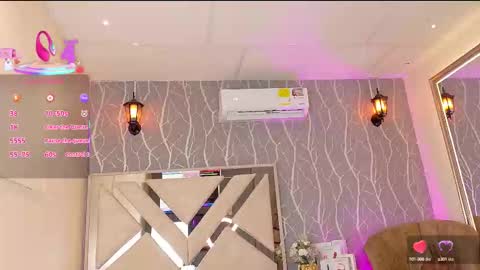 Snapshot of vanessa_guzman1 chatting on September 28, 1:27 pm online show from September 28, 1:27 pm