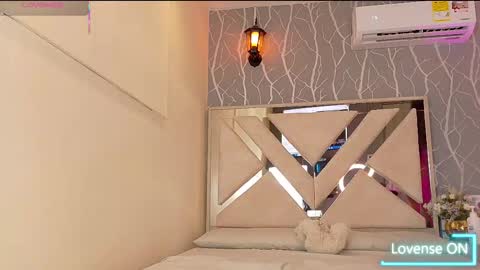 Snapshot of vanessa_guzman1 chatting on October 28, 12:19 pm online show from October 28, 12:19 pm