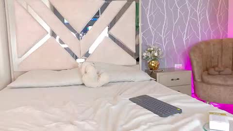 Snapshot of vanessa_guzman1 chatting on November 20, 11:54 am online show from November 20, 11:54 am