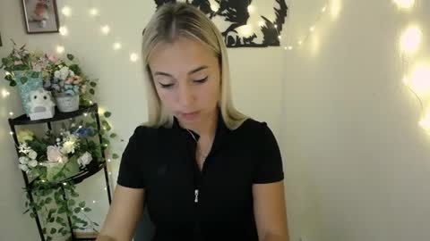 Snapshot of vanessa_joy_ chatting on July 8, 11:58 am Vanessa online show from July 8, 11:58 am