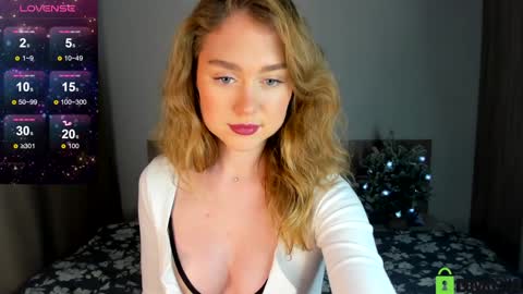 Snapshot of vanessa_maes chatting on December 28, 10:55 pm Vanessa Maes online show from December 28, 10:55 pm