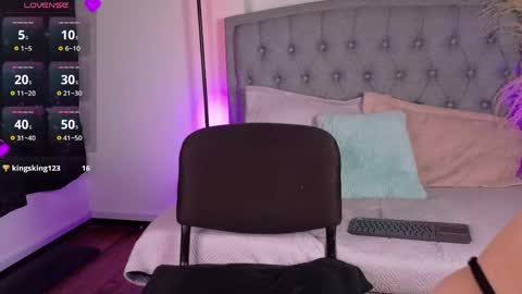 vanessa_mejiia online show from April 23, 4:35 am