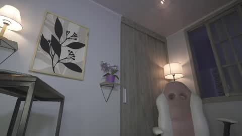 Vanessa Novvoa online show from April 18, 9:15 pm