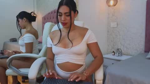 Snapshot of vanessa_rain_ chatting on October 24, 7:43 pm Vanessa online show from October 24, 7:43 pm