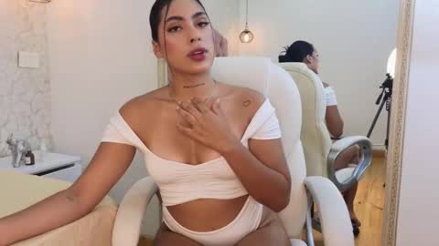 Snapshot of vanessa_rain_ chatting on November 7, 8:09 pm Vanessa online show from November 7, 8:09 pm