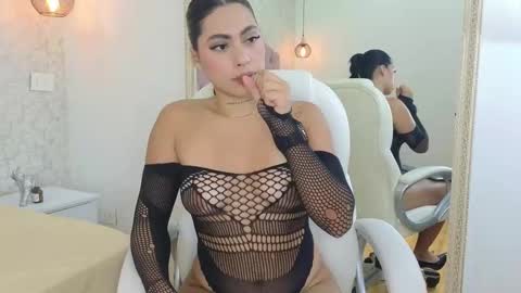 Snapshot of vanessa_rain_ chatting on November 10, 9:03 pm Vanessa online show from November 10, 9:03 pm