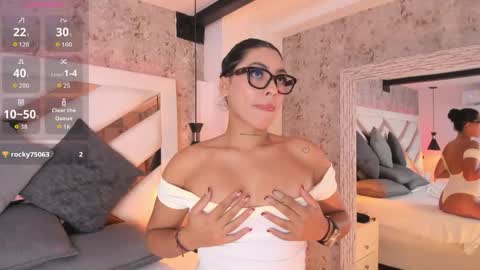 Snapshot of vanessa_rain_ chatting on May 15, 7:32 pm Vanessa online show from May 15, 7:32 pm