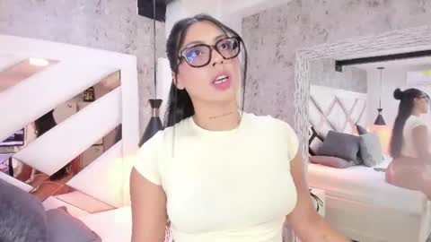 Snapshot of vanessa_rain_ chatting on July 15, 7:19 pm Vanessa online show from July 15, 7:19 pm