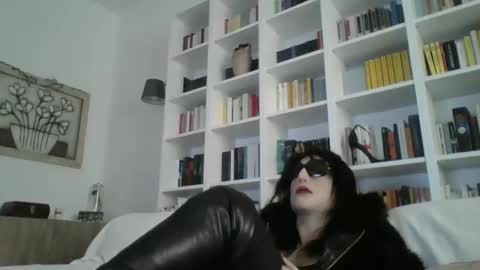 Snapshot of vanessa_slut chatting on November 13, 11:09 am vanessa_slut online show from November 13, 11:09 am