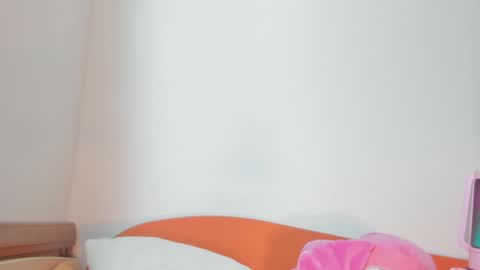 vanessaadol online show from December 18, 9:58 am