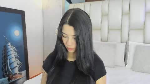 vanessaduval online show from November 15, 4:10 am