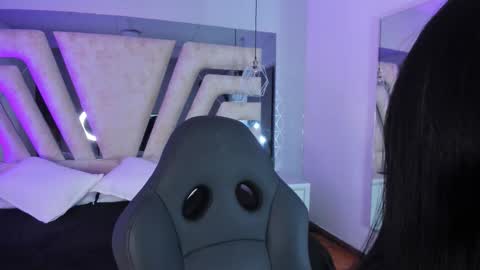 vanessaduval online show from November 24, 4:12 am