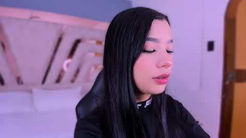 vanessaduval online show from December 15, 3:11 am