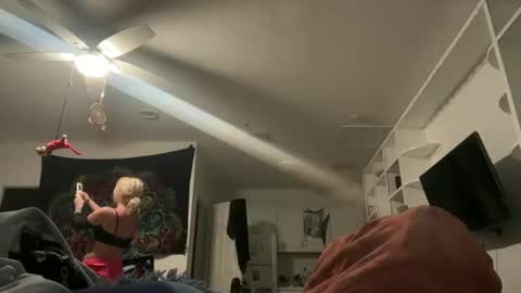 vanessaluvs2play online show from April 22, 9:44 am