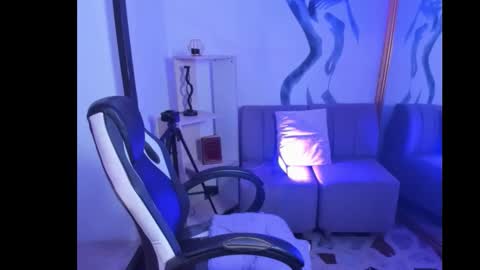 vanessascott_ online show from February 16, 7:48 am