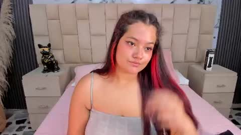 vanessascott_ online show from June 21, 7:33 am