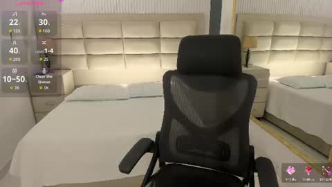 vanessascott_ online show from August 1, 6:45 am