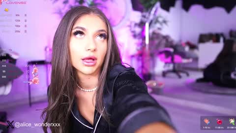 Vanessa Simon online show from February 2, 6:37 am