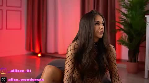 Vanessa Simon online show from November 17, 6:30 am